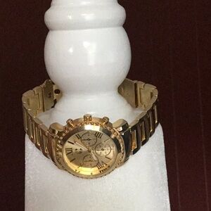 Goldtone watch‎